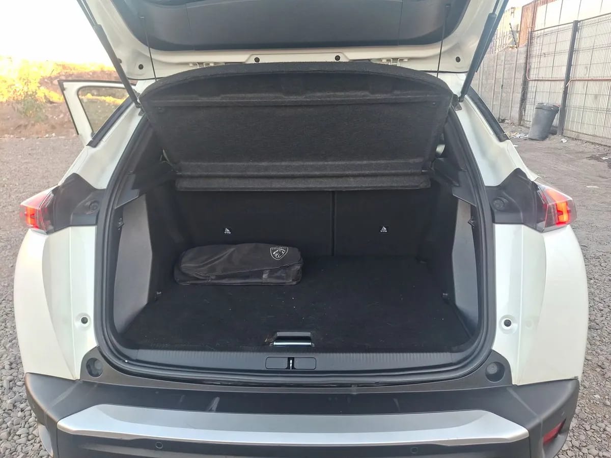 Peugeot 2008 1.5 Allure Bluehdi 130 4x2 At 5p año 2023