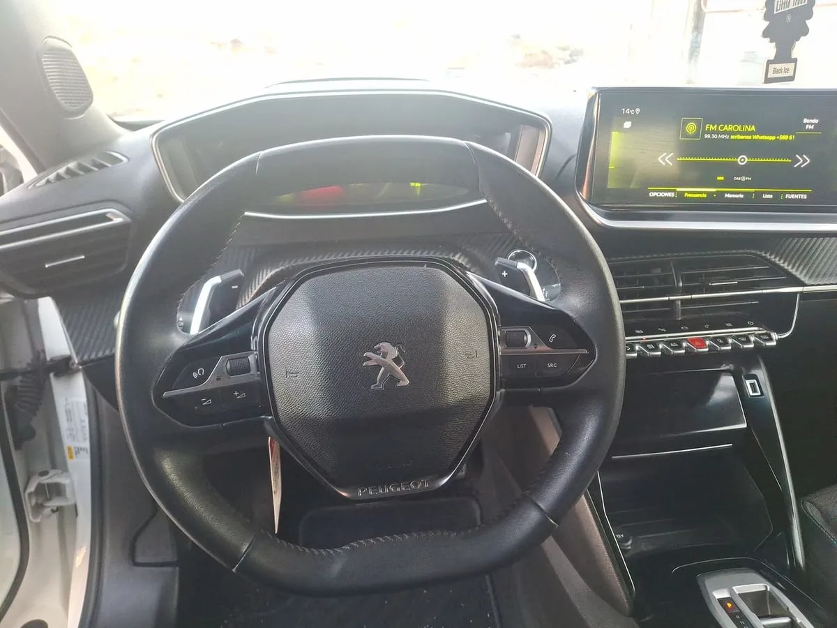 Peugeot 2008 1.5 Allure Bluehdi 130 4x2 At 5p año 2023