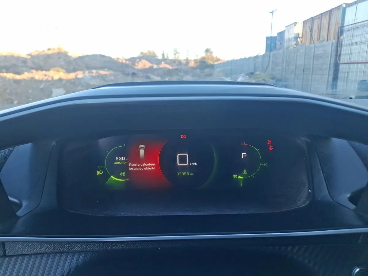 Peugeot 2008 1.5 Allure Bluehdi 130 4x2 At 5p año 2023