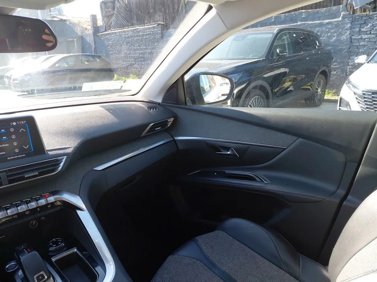 Peugeot 5008 1.5 Allure Bluehdi 4x2 130 Eat6 5p año 2020