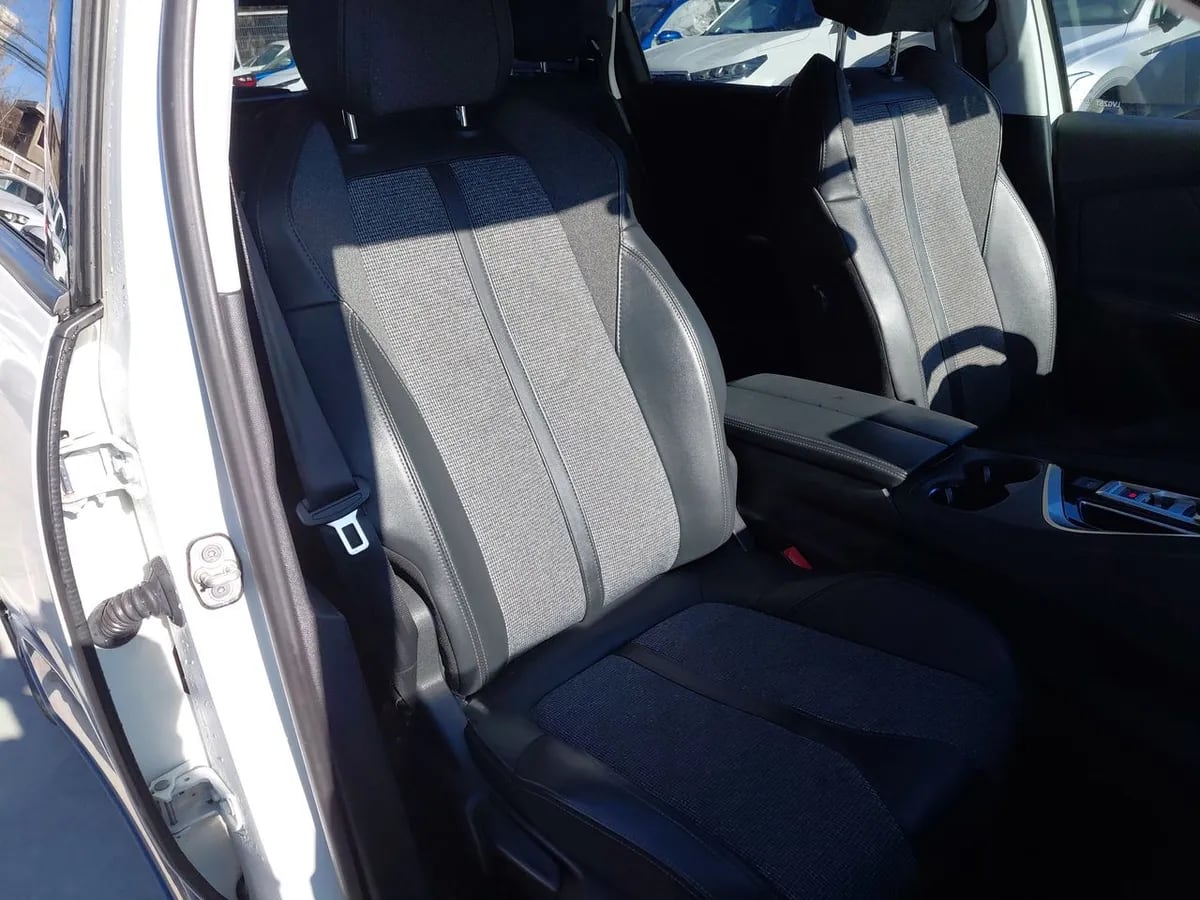 Peugeot 5008 1.5 Allure Bluehdi 4x2 130 Eat6 5p año 2020