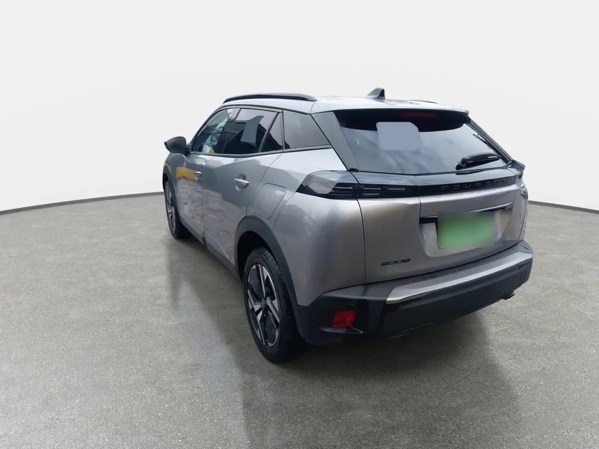 Peugeot 2008 1.5 Allure Pack Bluehdi 130hp Diesel 4x2 Eat8 5p año 2024