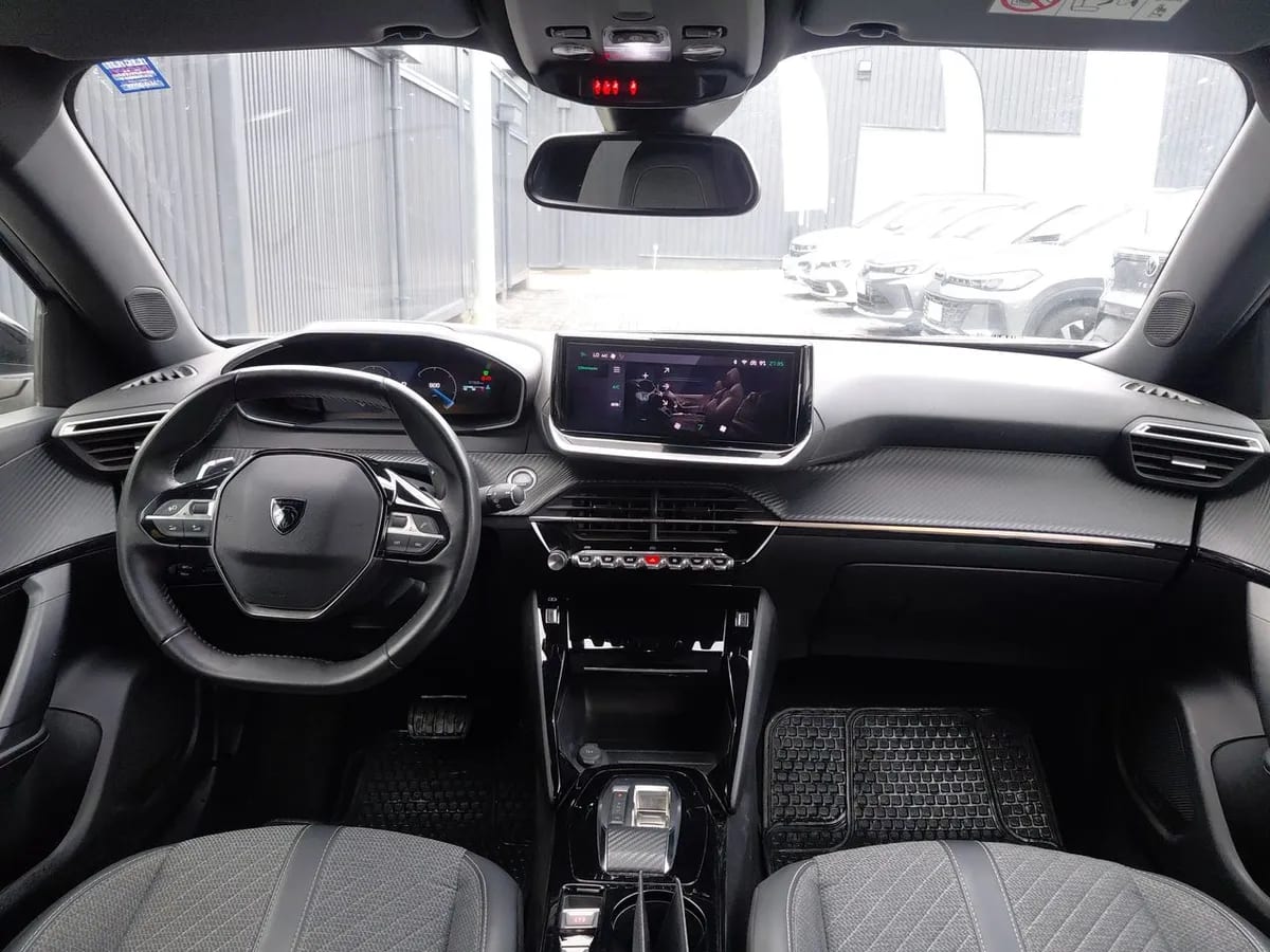 Peugeot 2008 1.5 Allure Pack Bluehdi 130hp Diesel 4x2 Eat8 5p año 2024