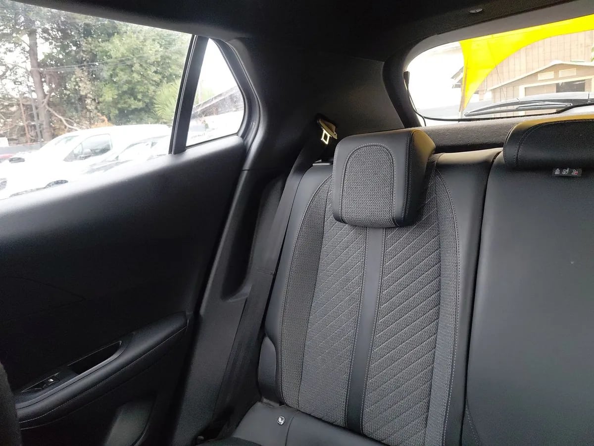 Peugeot 2008 1.5 Allure Pack Bluehdi 130hp Diesel 4x2 Eat8 5p año 2024
