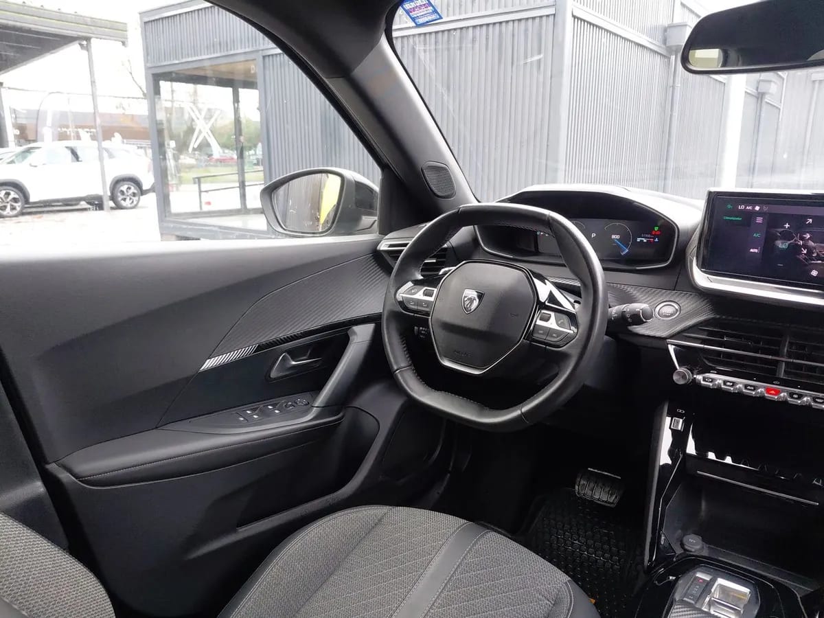 Peugeot 2008 1.5 Allure Pack Bluehdi 130hp Diesel 4x2 Eat8 5p año 2024