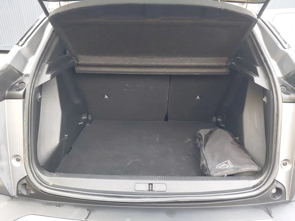 Peugeot 2008 1.5 Allure Pack Bluehdi 130hp Diesel 4x2 Eat8 5p año 2024