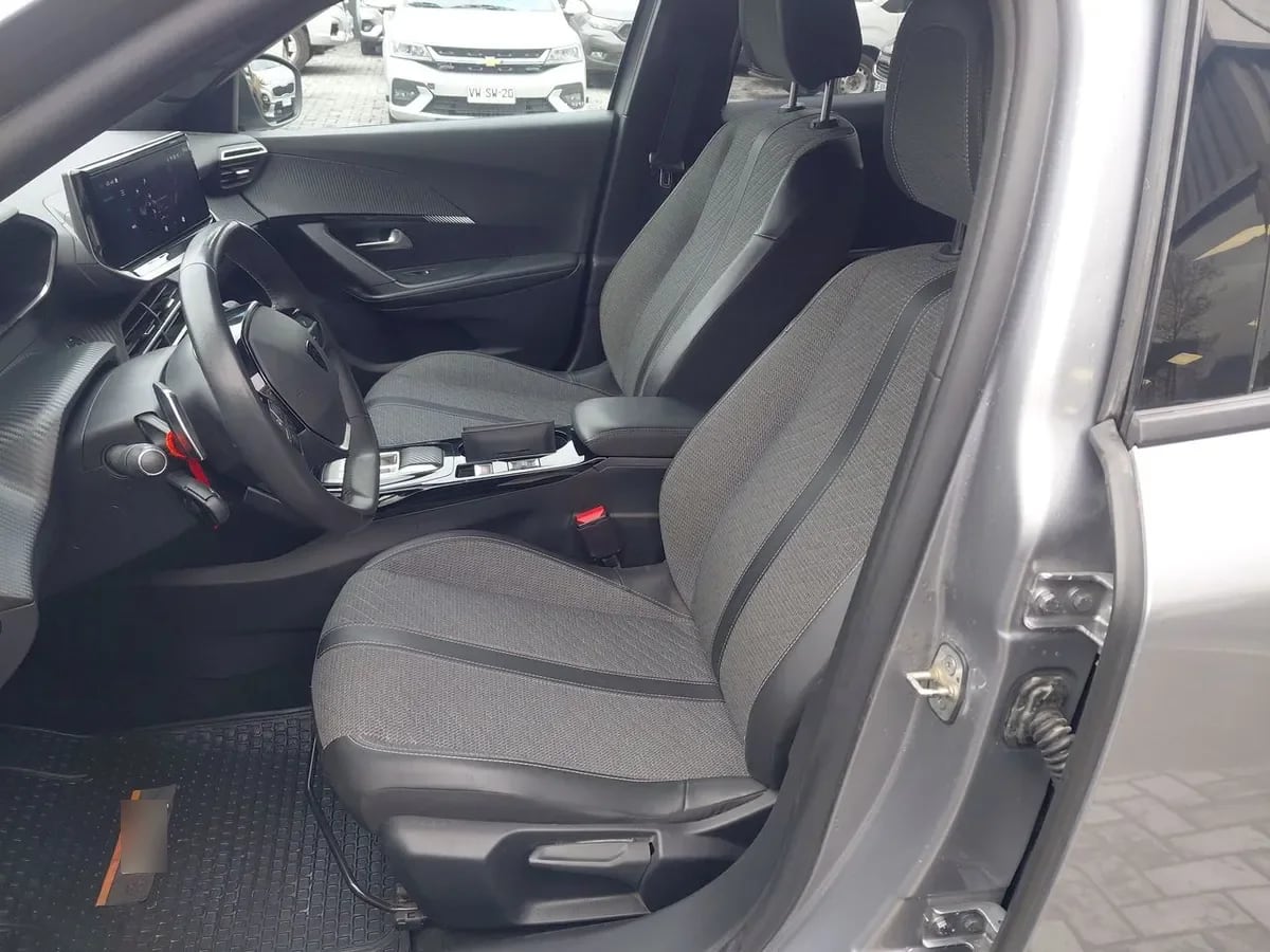 Peugeot 2008 1.5 Allure Pack Bluehdi 130hp Diesel 4x2 Eat8 5p año 2024