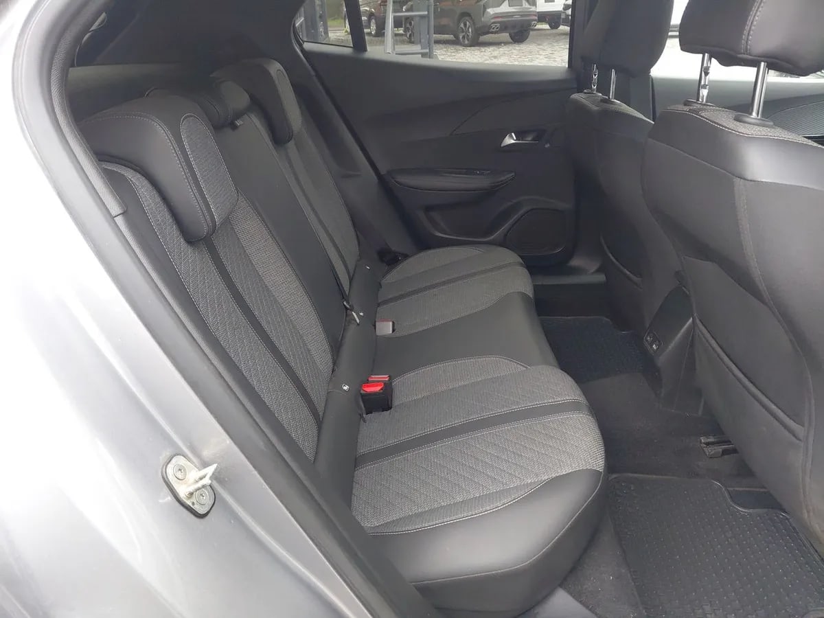 Peugeot 2008 1.5 Allure Pack Bluehdi 130hp Diesel 4x2 Eat8 5p año 2024