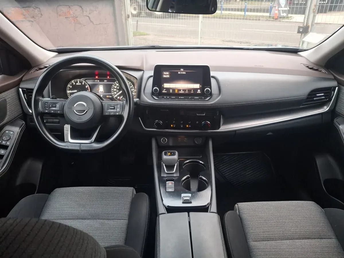 Nissan X-Trail 2.5 Sense 4x2 3row Cvt At 5p año 2024