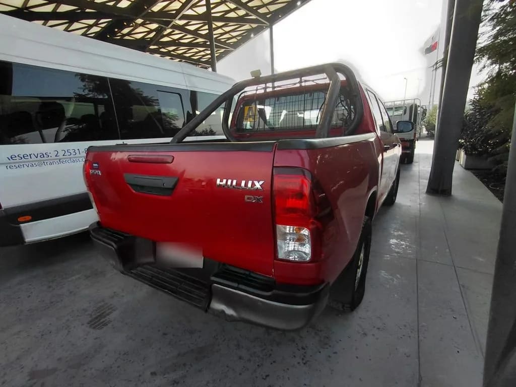 Toyota Hilux 4x4 2.4 Mt Dx año 2022