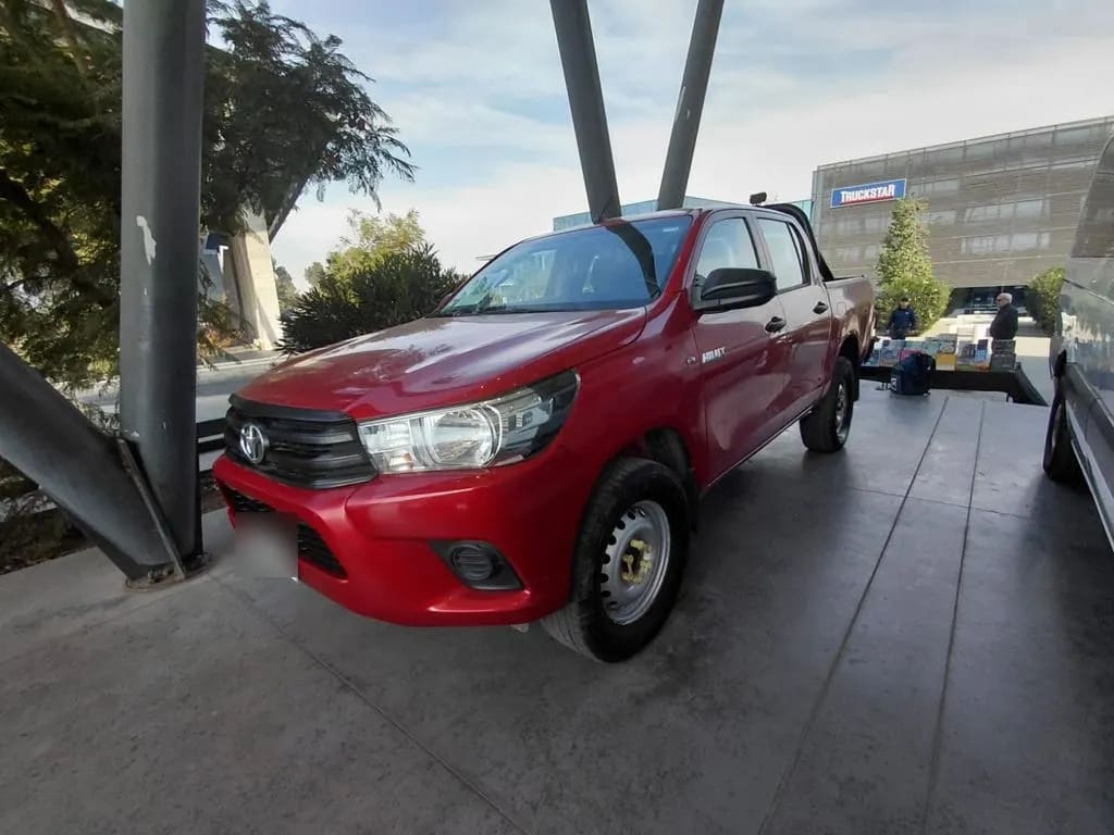 Toyota Hilux 4x4 2.4 Mt Dx año 2022