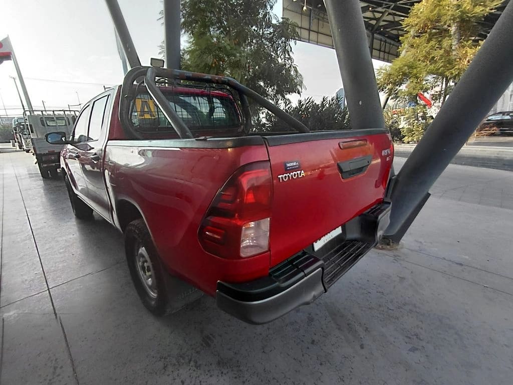 Toyota Hilux 4x4 2.4 Mt Dx año 2022
