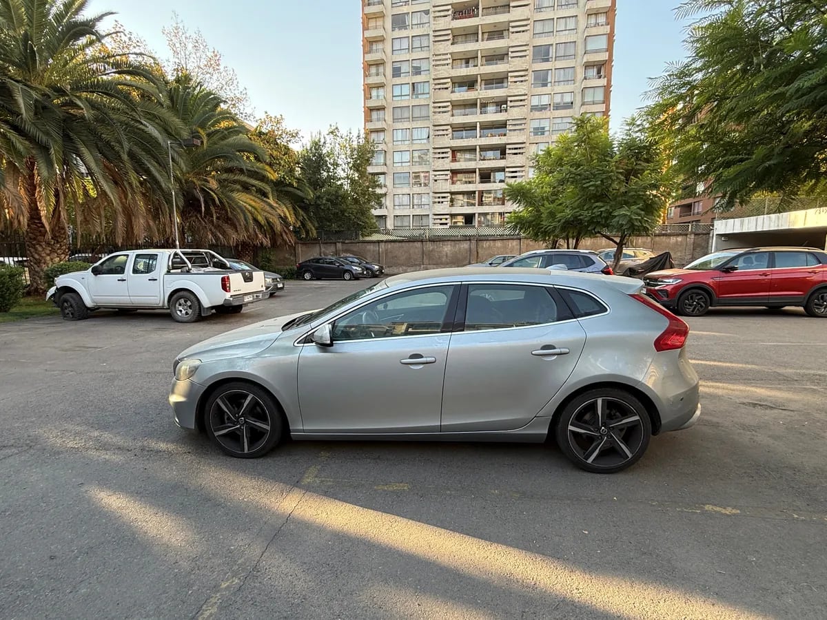 Volvo V40 1.6 T4 R-Desing Mt año 2013
