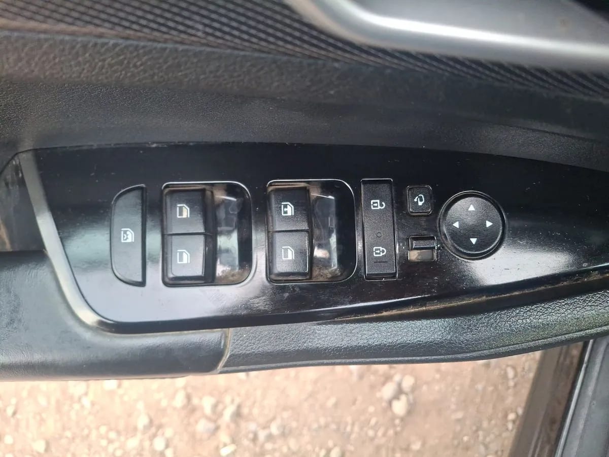 Kia Sportage 2.0 Ex Benc 2wd 6at 5p año 2023