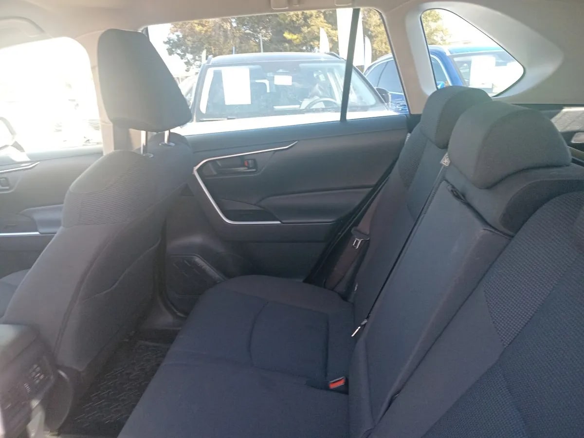 Toyota Rav 4 2.0 Le 4x2 Mt 5p año 2022