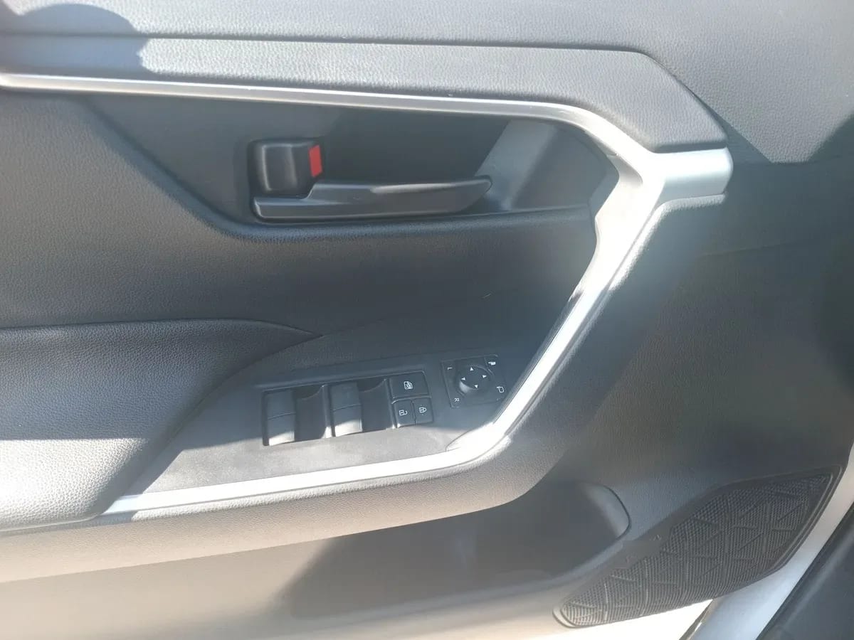 Toyota Rav 4 2.0 Le 4x2 Mt 5p año 2022