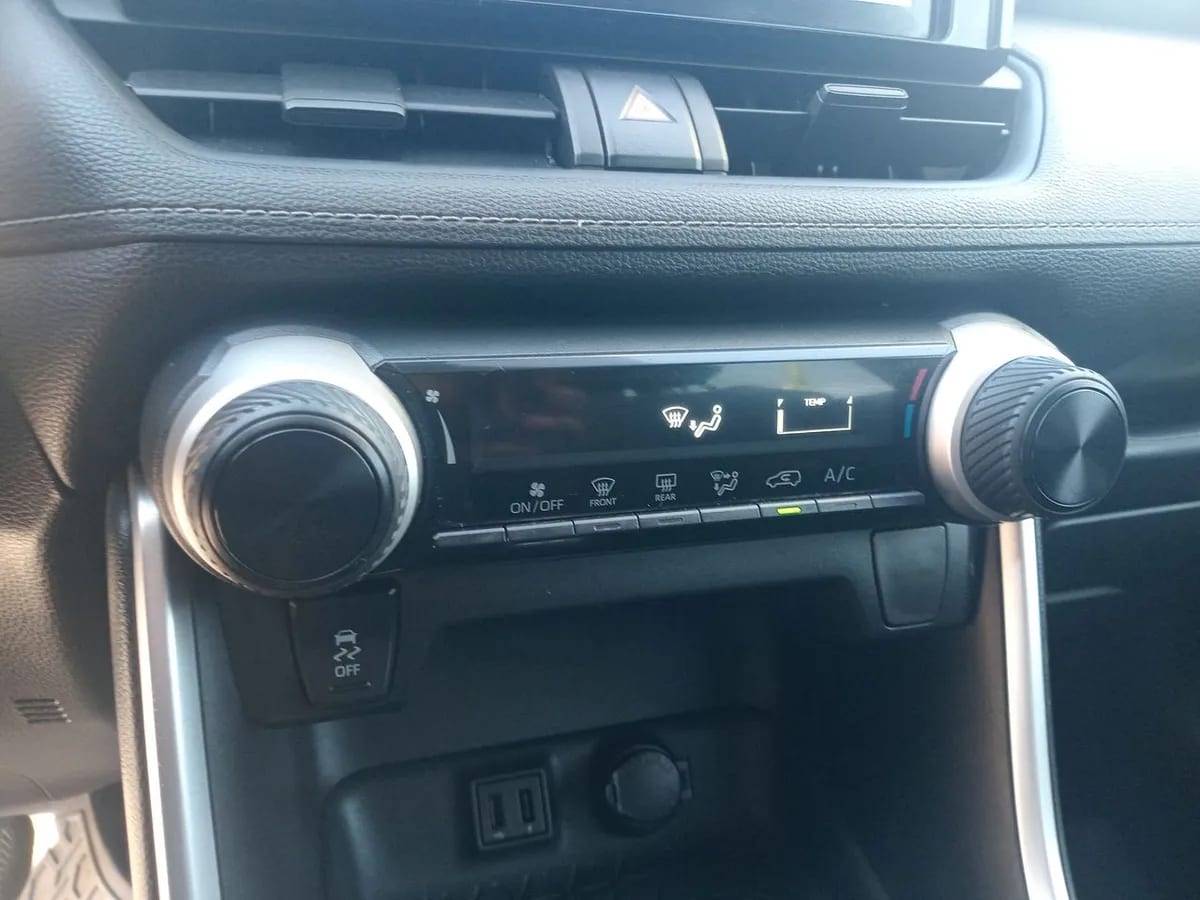 Toyota Rav 4 2.0 Le 4x2 Mt 5p año 2022