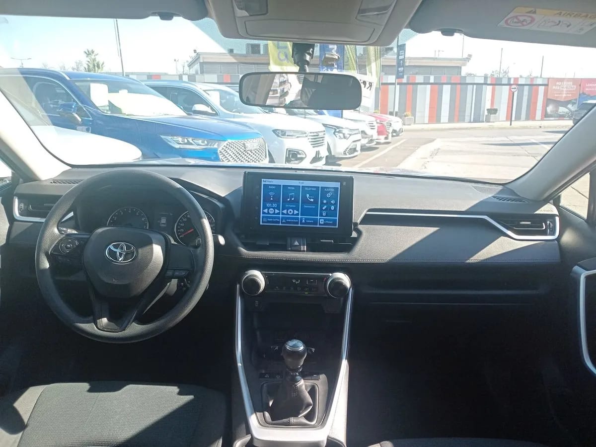 Toyota Rav 4 2.0 Le 4x2 Mt 5p año 2022