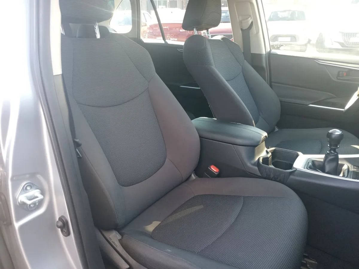 Toyota Rav 4 2.0 Le 4x2 Mt 5p año 2022