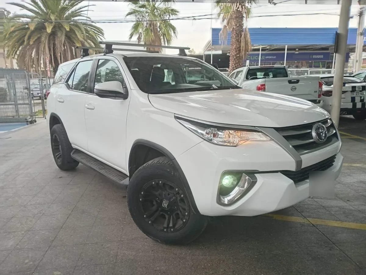 Toyota Fortunner 2.7 Sr5 4x2 At 5p año 2020