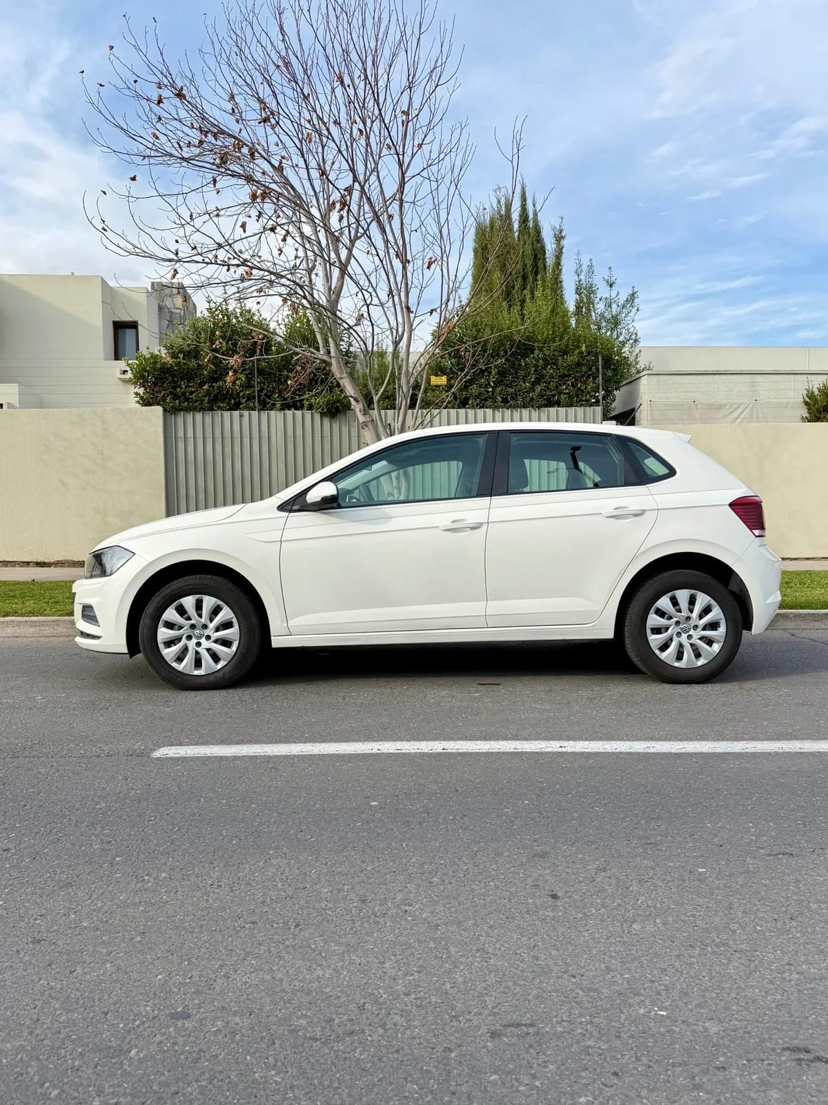 VOLKSWAGEN POLO 1.6 Trendline Mt año 2020