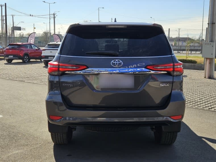 Toyota Fortuner Srx At 2.7 año 2023