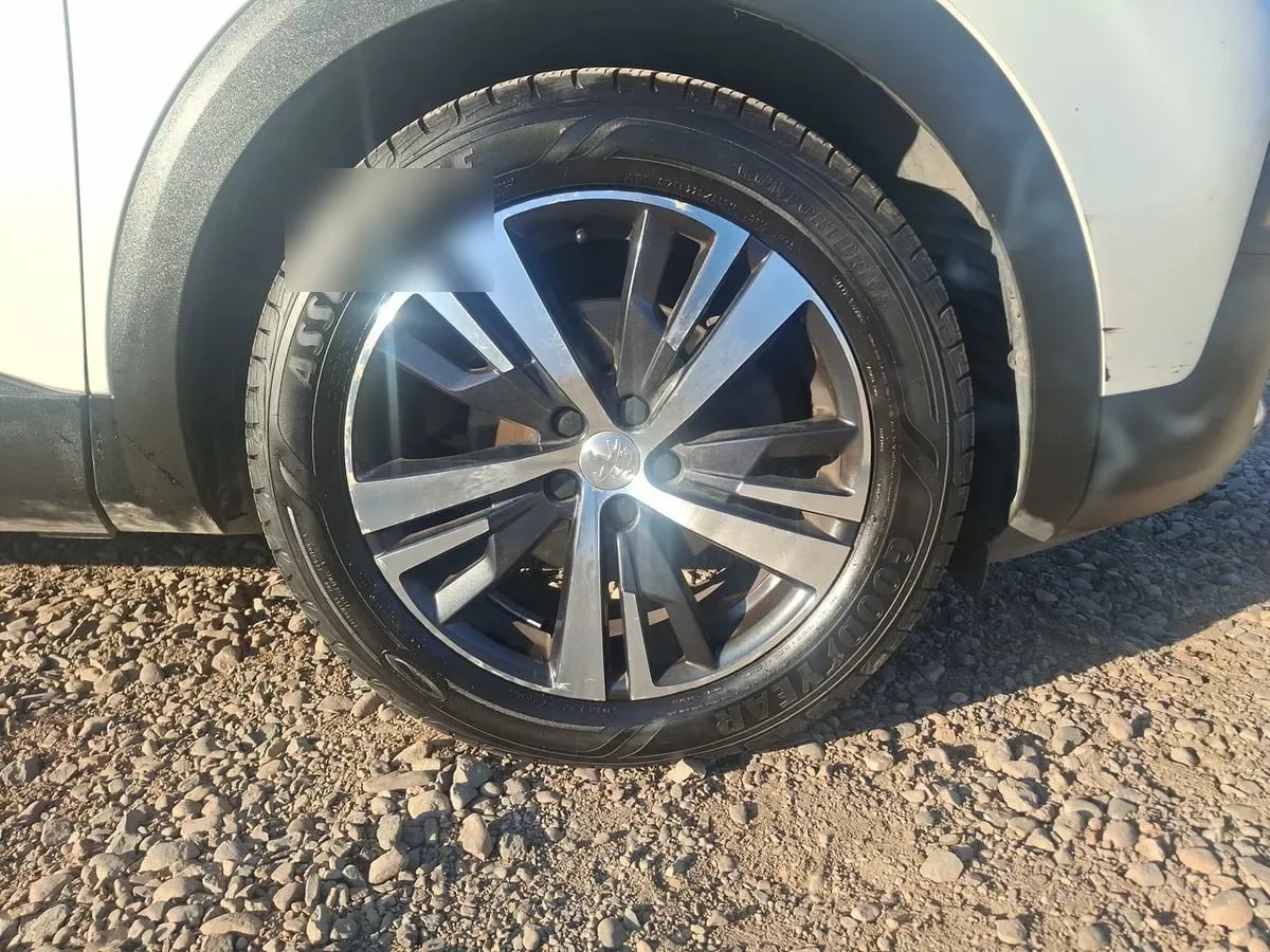 Peugeot 3008 1.5 Active Bluehdi 4x2 130 Mt6 5p año 2019