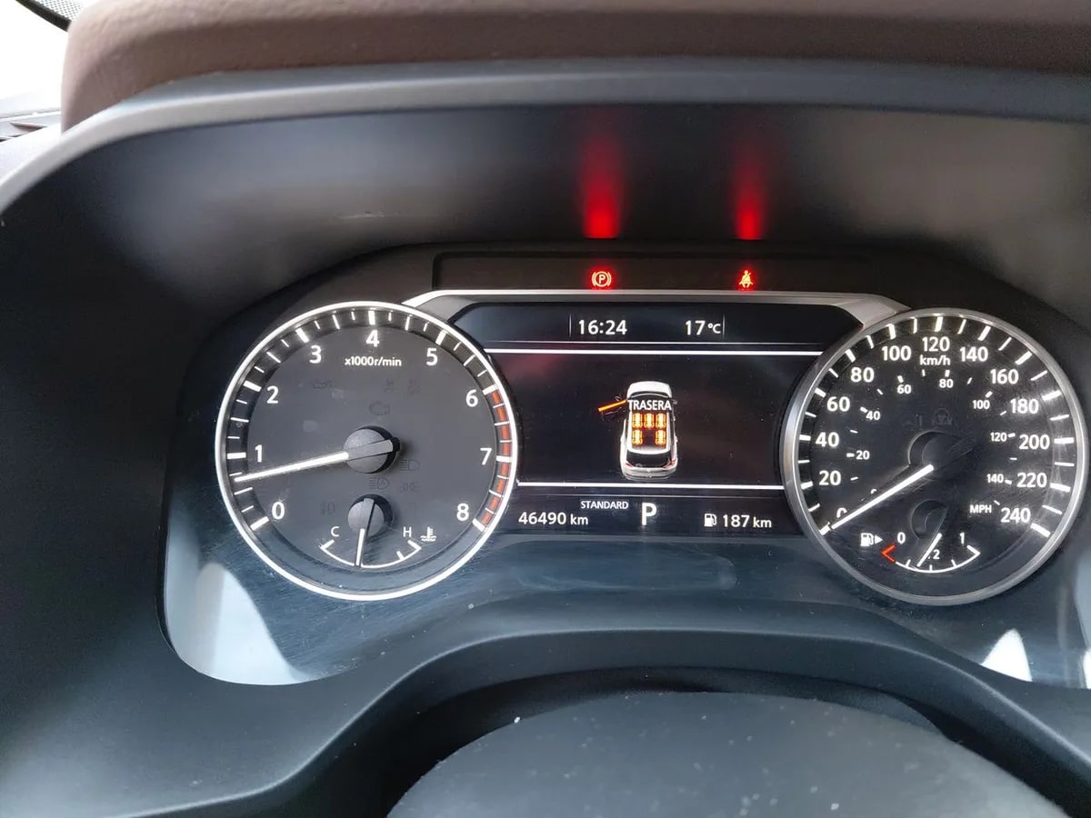 Nissan X-Trail 2.5 Advance 4x2 3row Cvt At 5p año 2023