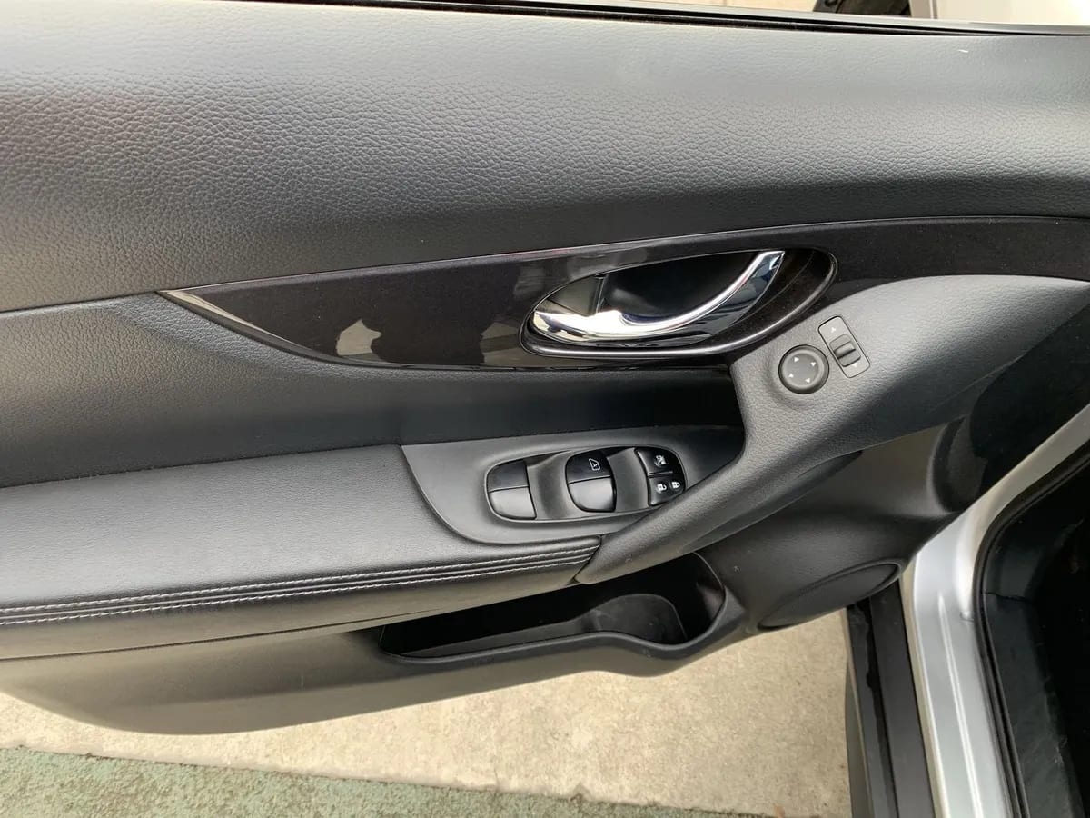 Nissan X-Trail 2.5 Sense 4x2 2row Cvt At 5p año 2023
