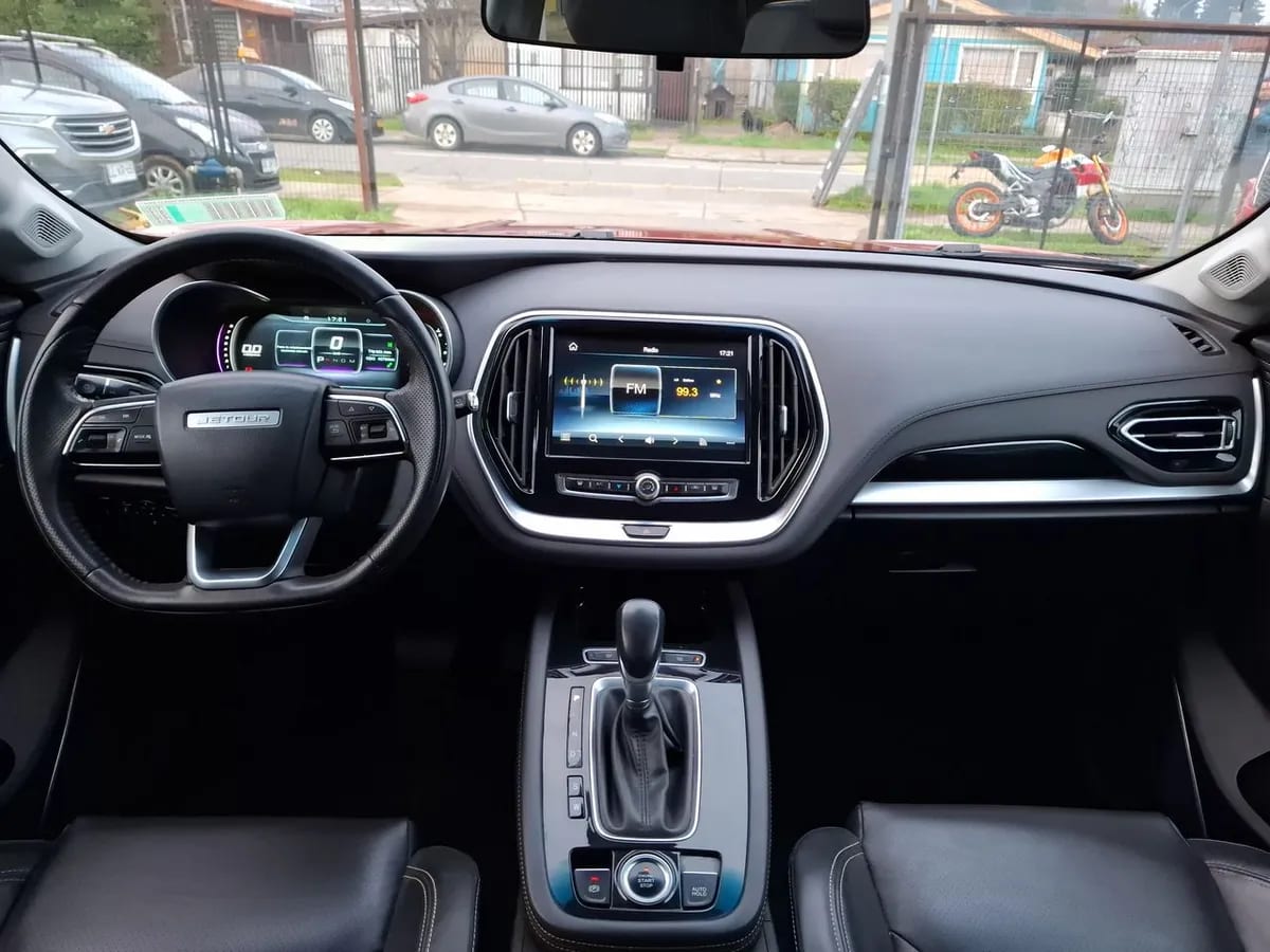 Jetour X70 1.5t Glx 4x2 At 5p año 2023