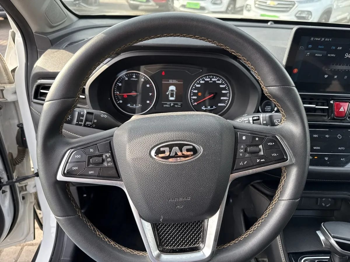 JAC Js4 1.5 Luxury 4x2 Bicolor Cvt At 5p año 2024