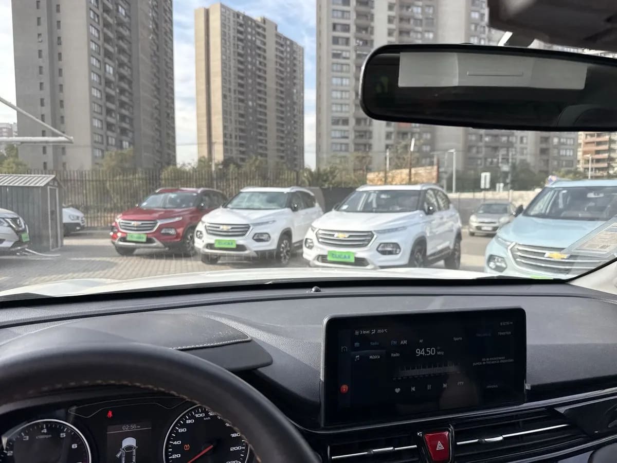 JAC Js4 1.5 Luxury 4x2 Bicolor Cvt At 5p año 2024