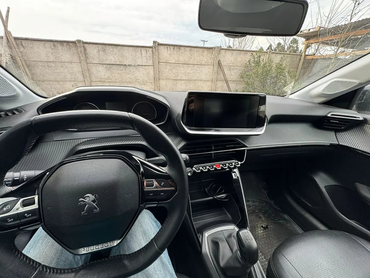 PEUGEOT 208 1.2 Allure Pack Puretech 100 Mt año 2022