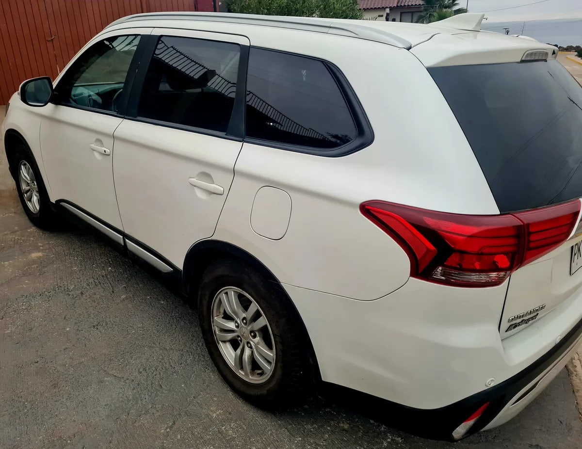 Mitsubishi Outlander 2.0 At 4x2 año 2021