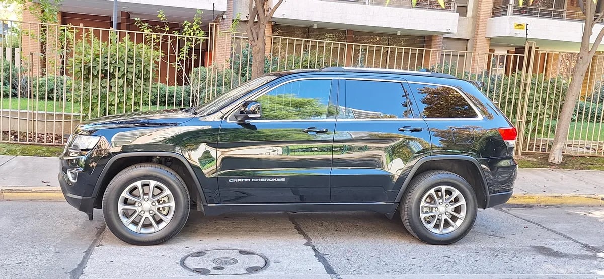 Jeep Grand Cherokee 3.6 V6 Laredo L At 4x2 año 2014