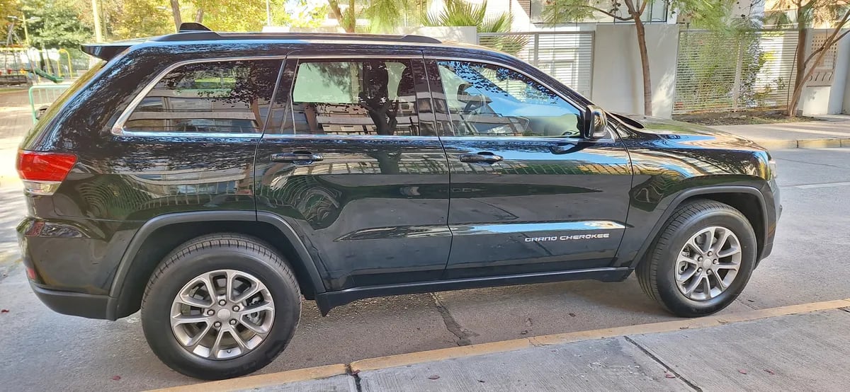 Jeep Grand Cherokee 3.6 V6 Laredo L At 4x2 año 2014