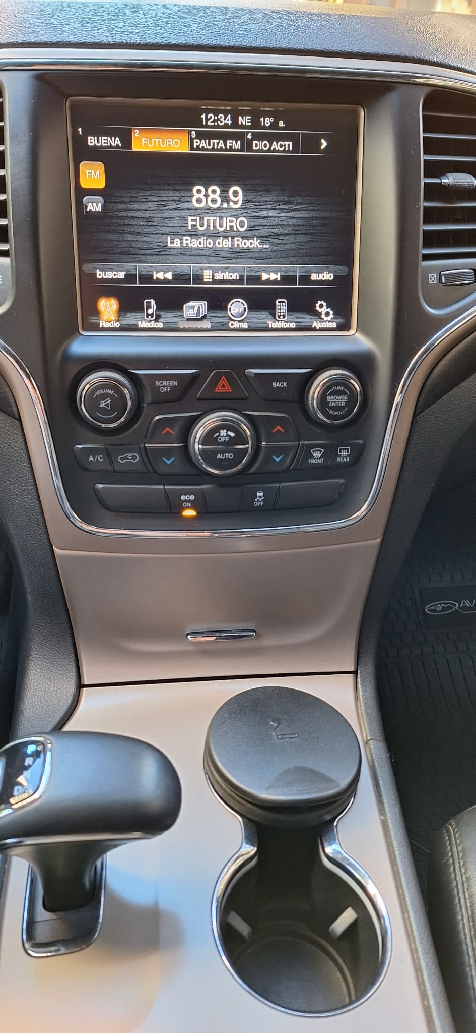 Jeep Grand Cherokee 3.6 V6 Laredo L At 4x2 año 2014