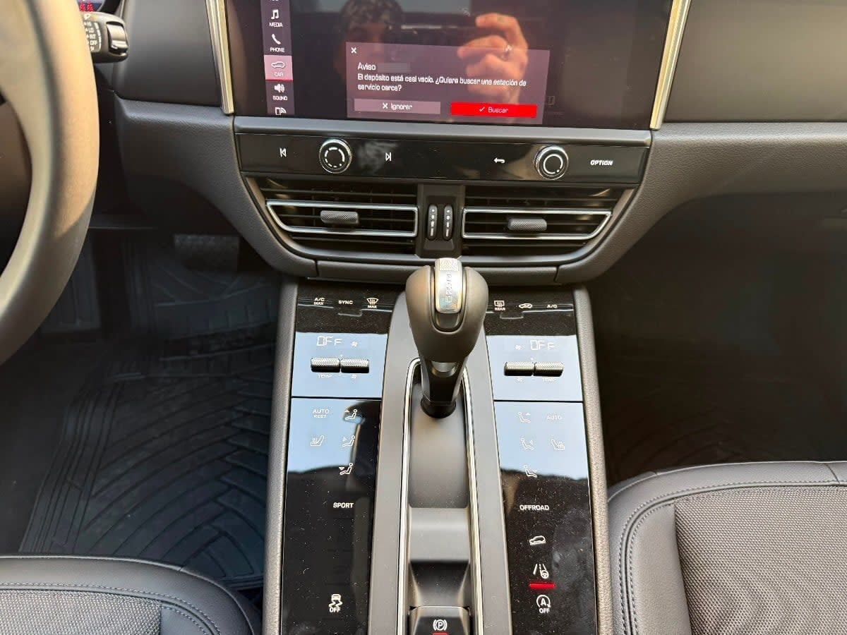 Porsche Macan Macan R4 Iii 5p 4x4 2.0 Aut año 2026