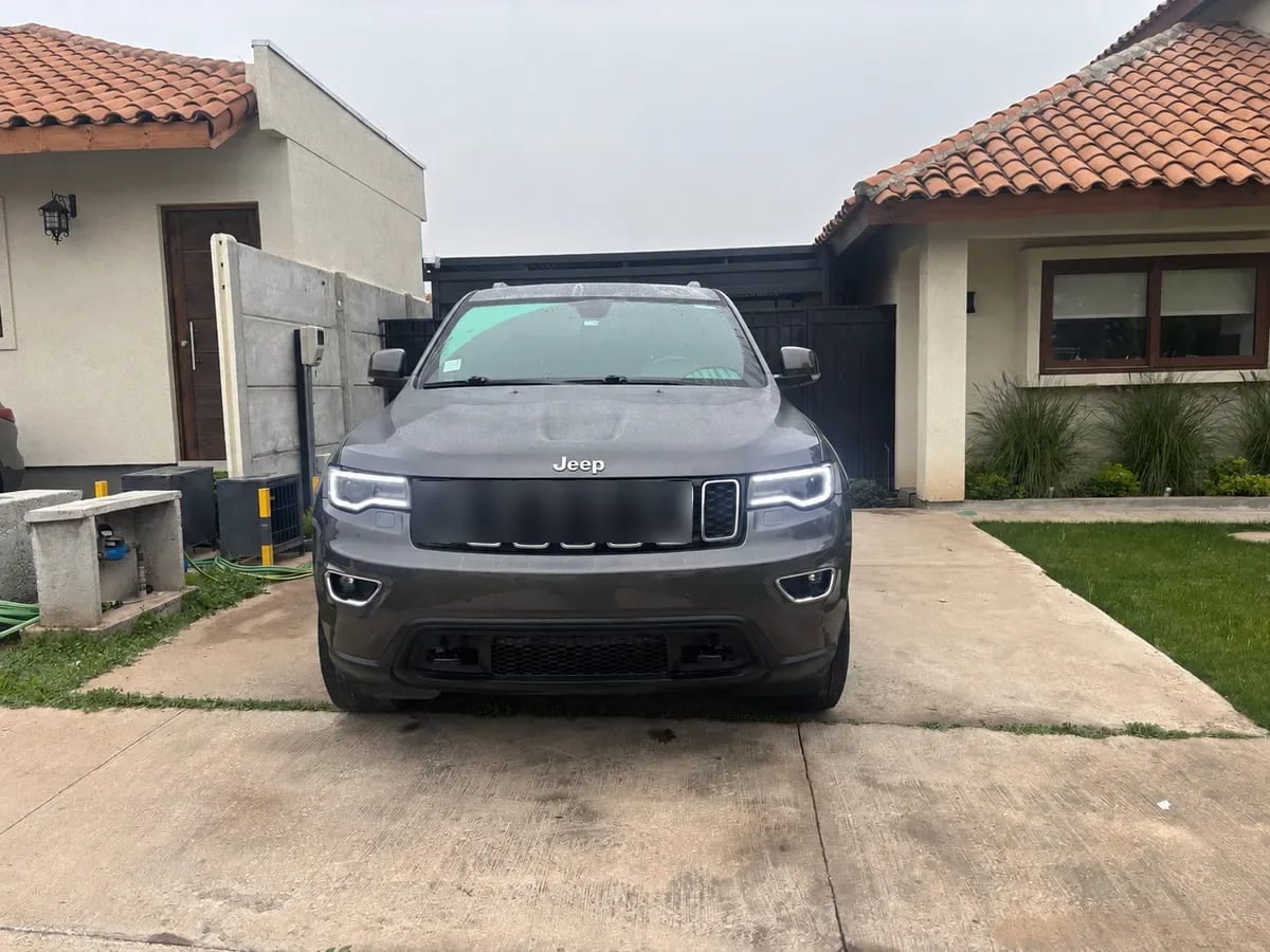JEEP GRAND CHEROKEE 3.6 Laredo At 4x2 año 2019