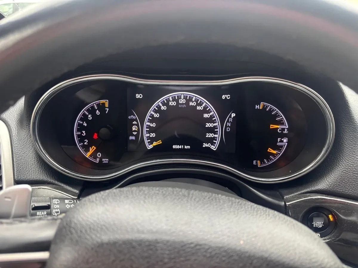 JEEP GRAND CHEROKEE 3.6 Laredo At 4x2 año 2019