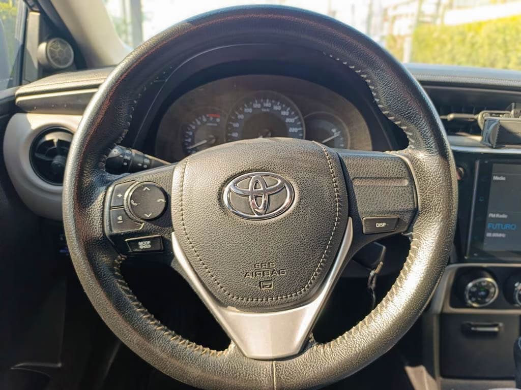 Toyota Corolla Xli año 2015