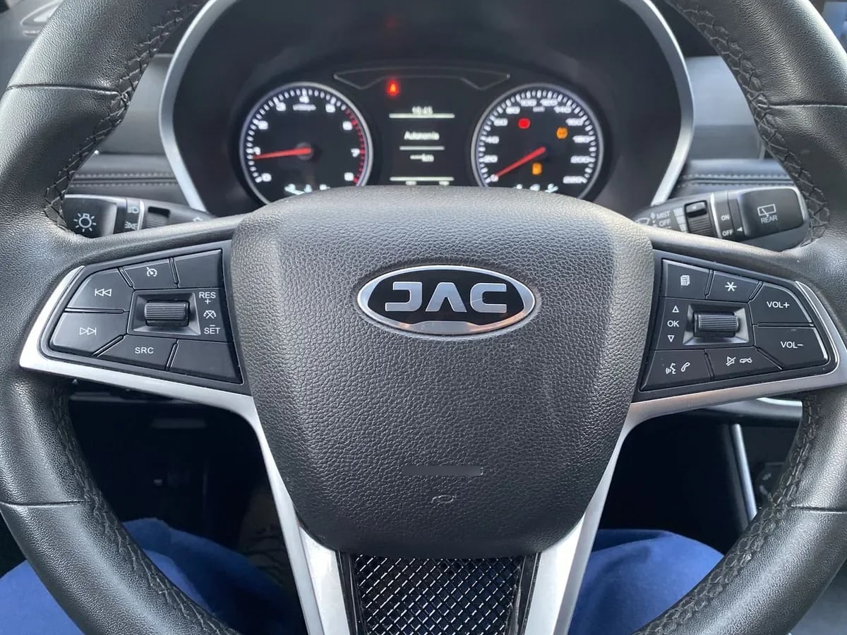 JAC Js8 1.5 Luxury Se 4x2 6mt 5p año 2024