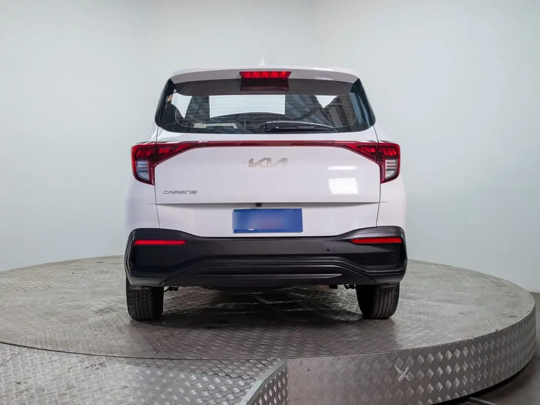 Kia Carens Carens 1.5 Lx 7p Mt año 2023
