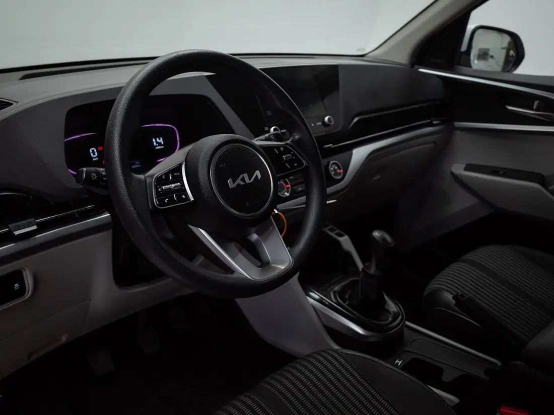 Kia Carens Carens 1.5 Lx 7p Mt año 2023