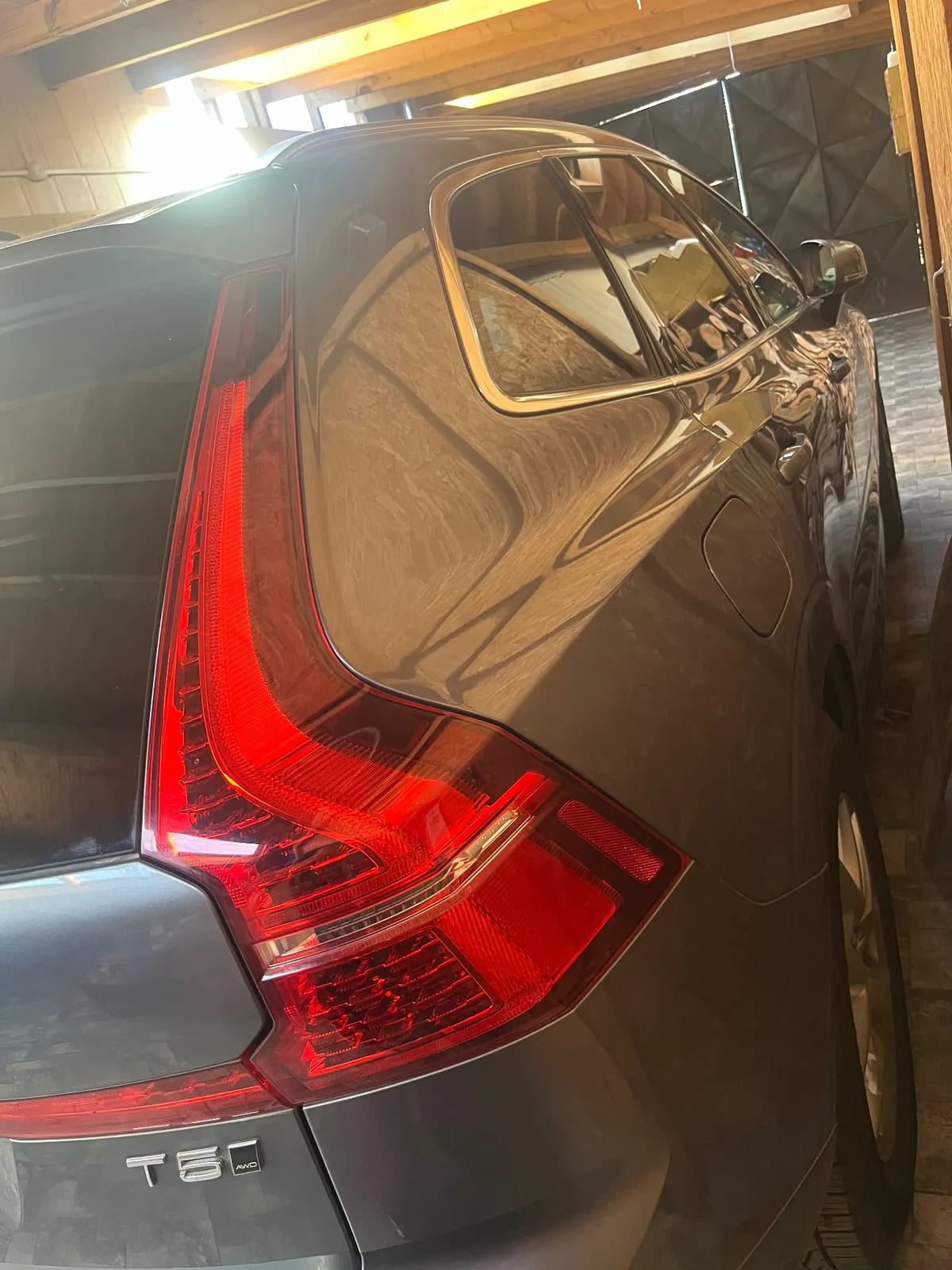 VOLVO XC60 2.4 T5 Momentum At 4x4 año 2021