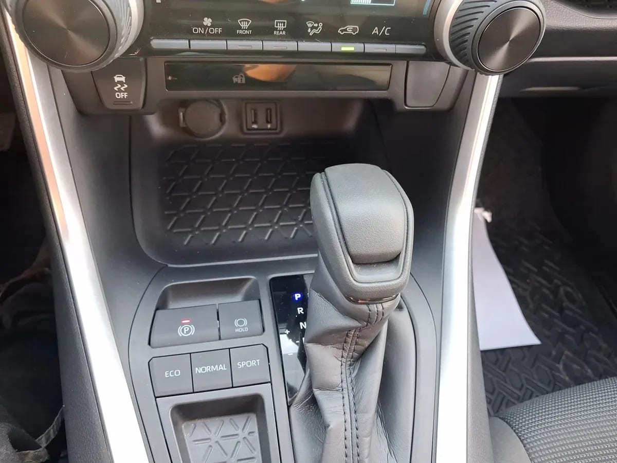 Toyota Rav 4 2.0 Le 4x2 Cvt At 5p año 2026