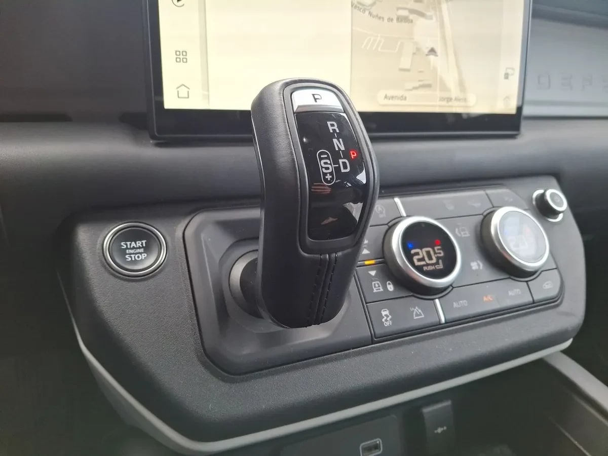 Land Rover Defender 3.0 90 Hse 4x4 At año 2025