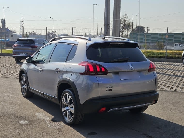 Peugeot 2008 Allure 1.5 Hdi Aut año 2020