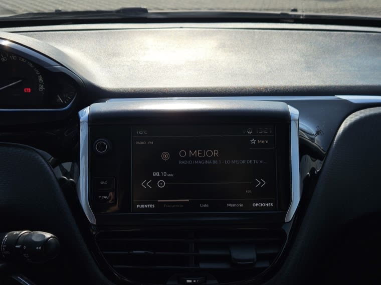 Peugeot 2008 Allure 1.5 Hdi Aut año 2020