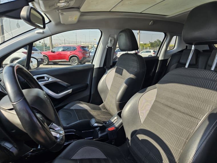 Peugeot 2008 Allure 1.5 Hdi Aut año 2020